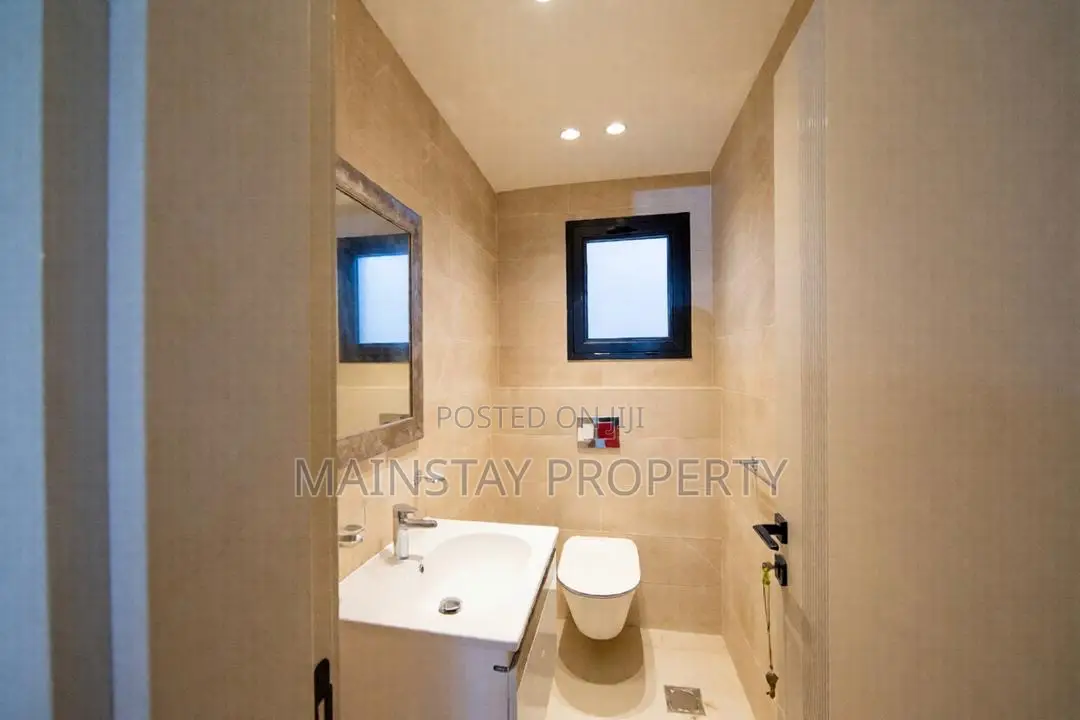 8bdrm House in Mainstay Estates, Cantonments for rent