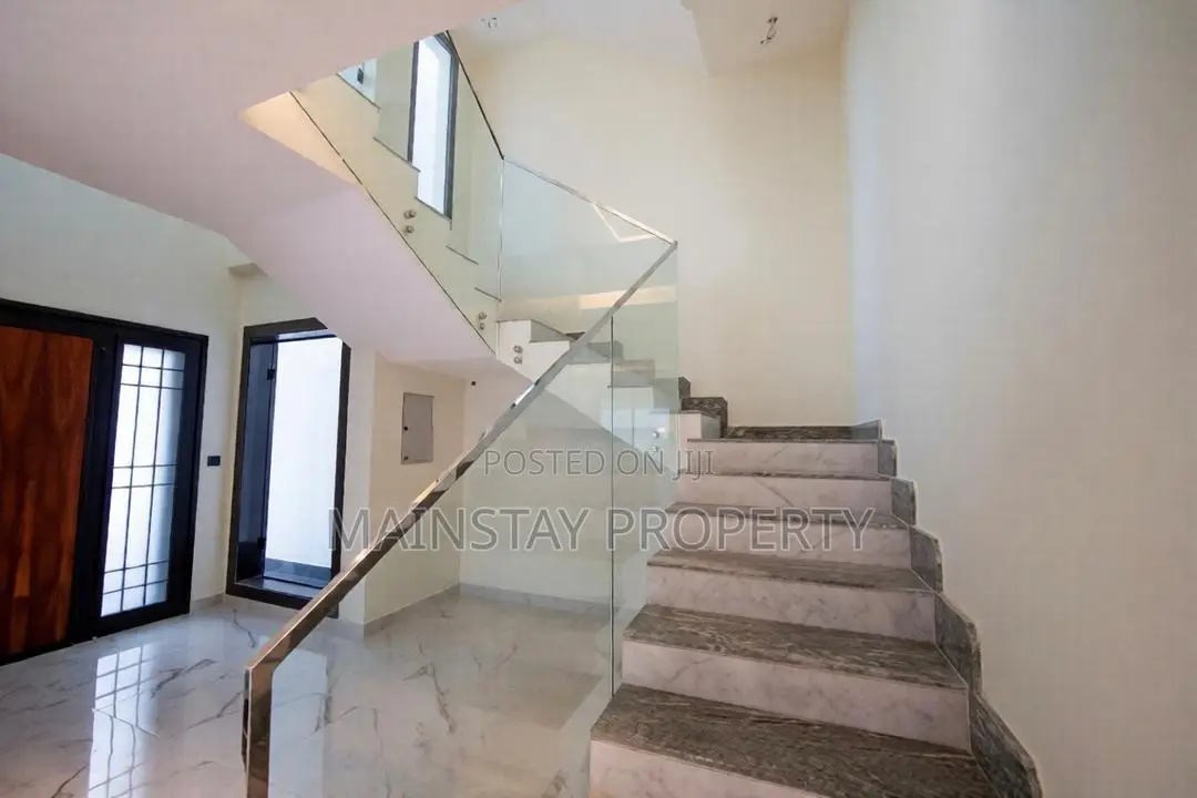 8bdrm House in Mainstay Estates, Cantonments for rent