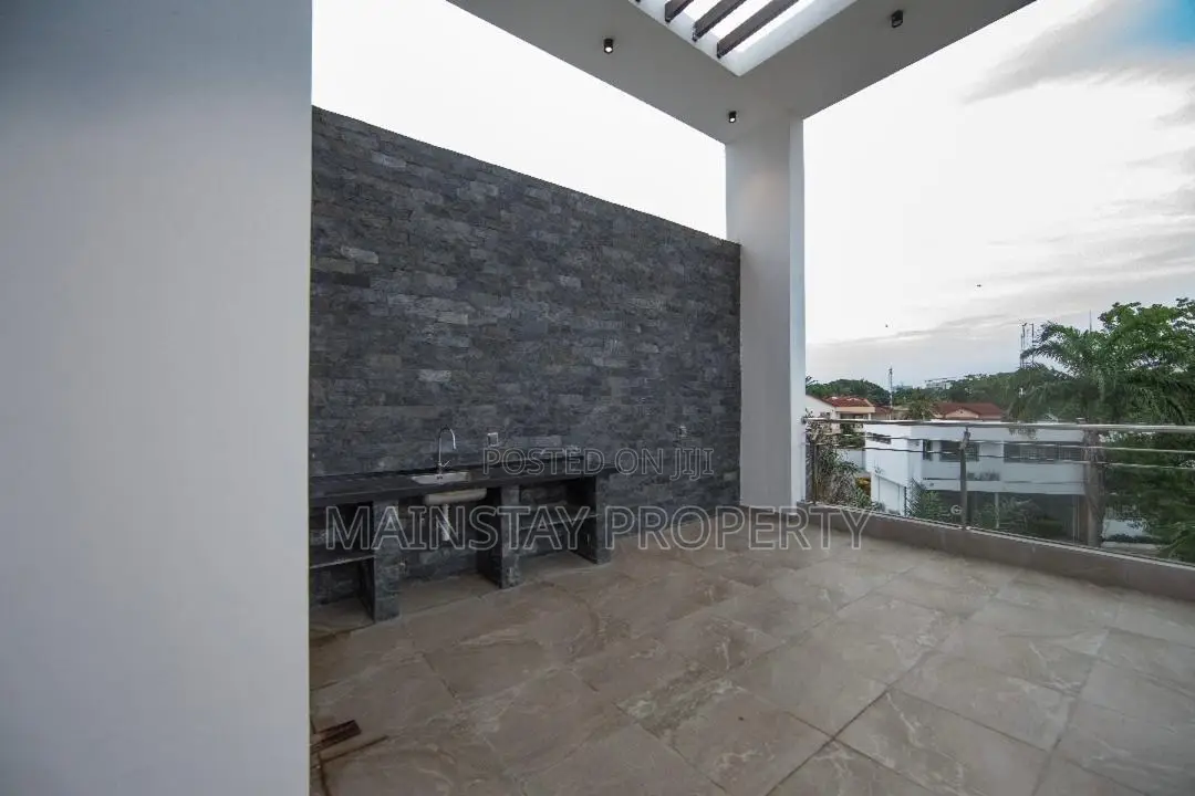 8bdrm House in Mainstay Estates, Cantonments for rent