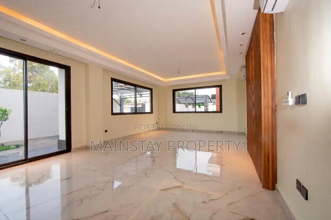 8bdrm House in Mainstay Estates, Cantonments for rent