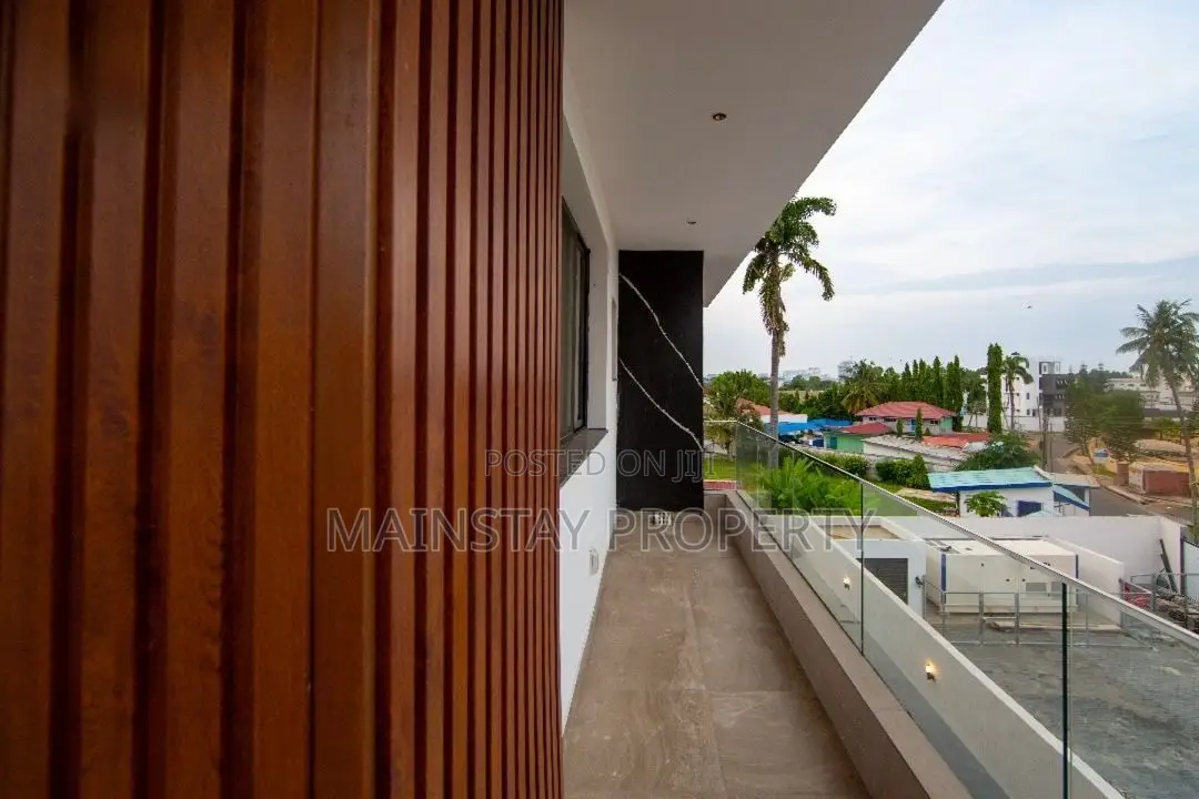 8bdrm House in Mainstay Estates, Cantonments for rent