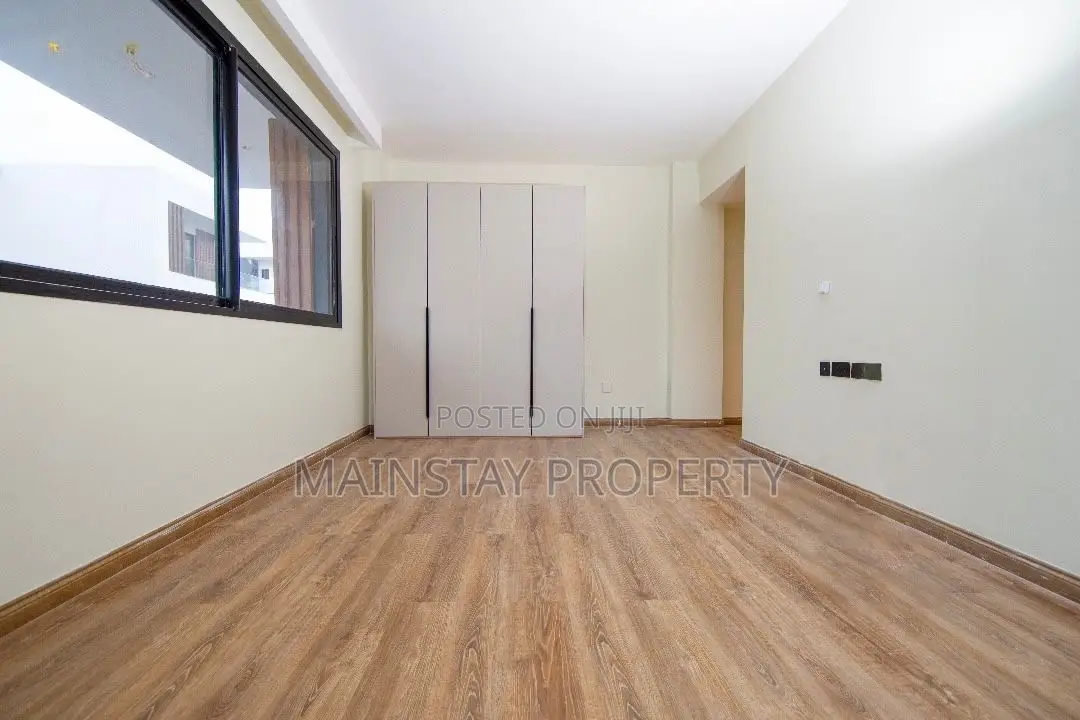 8bdrm House in Mainstay Estates, Cantonments for rent