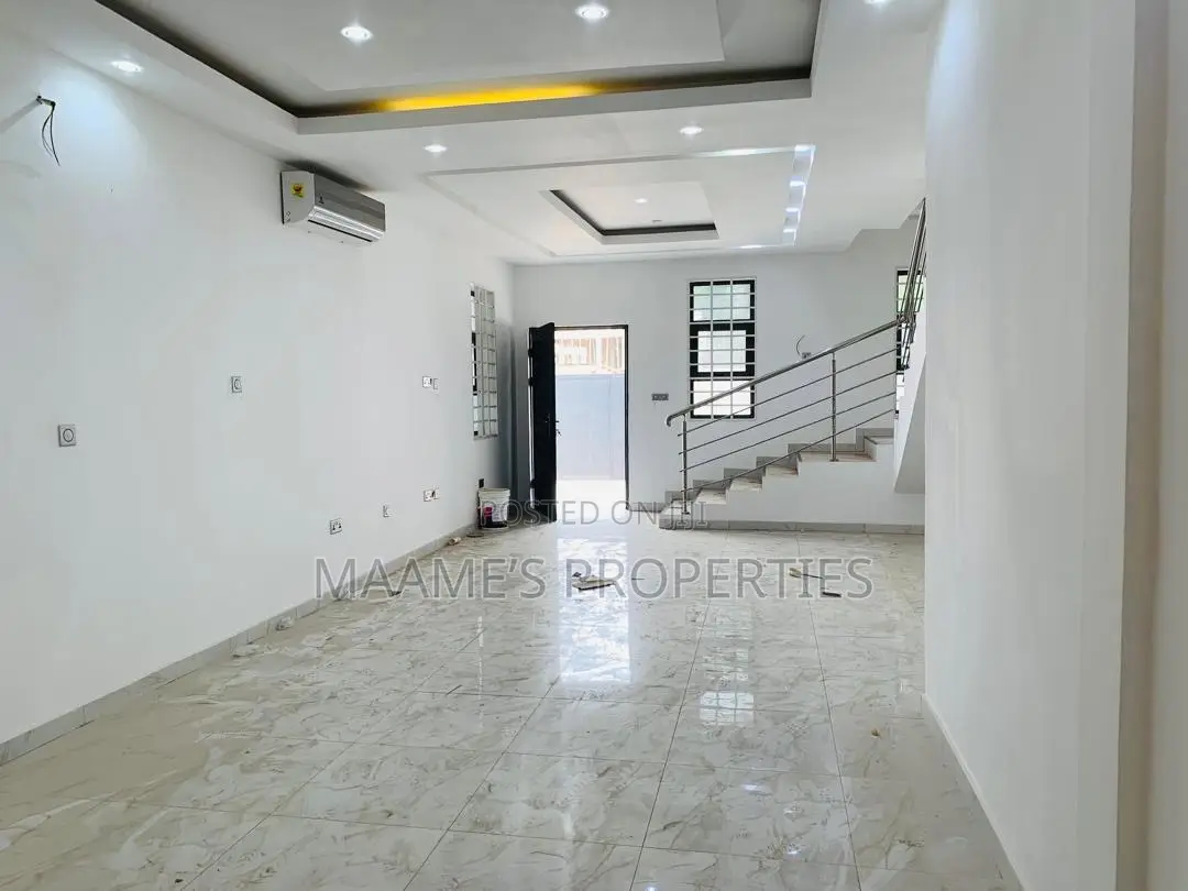 3bdrm Duplex in Oyarifa for sale