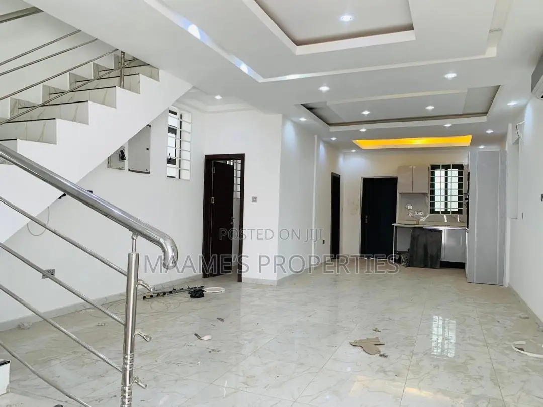 3bdrm Duplex in Oyarifa for sale