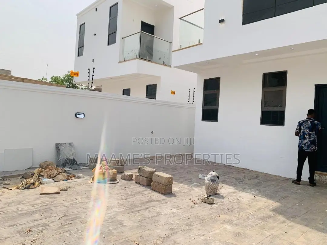 3bdrm Duplex in Oyarifa for sale