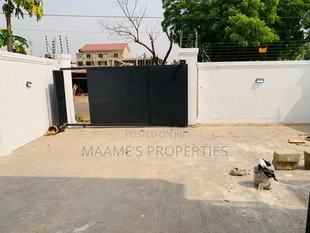 3bdrm Duplex in Oyarifa for sale