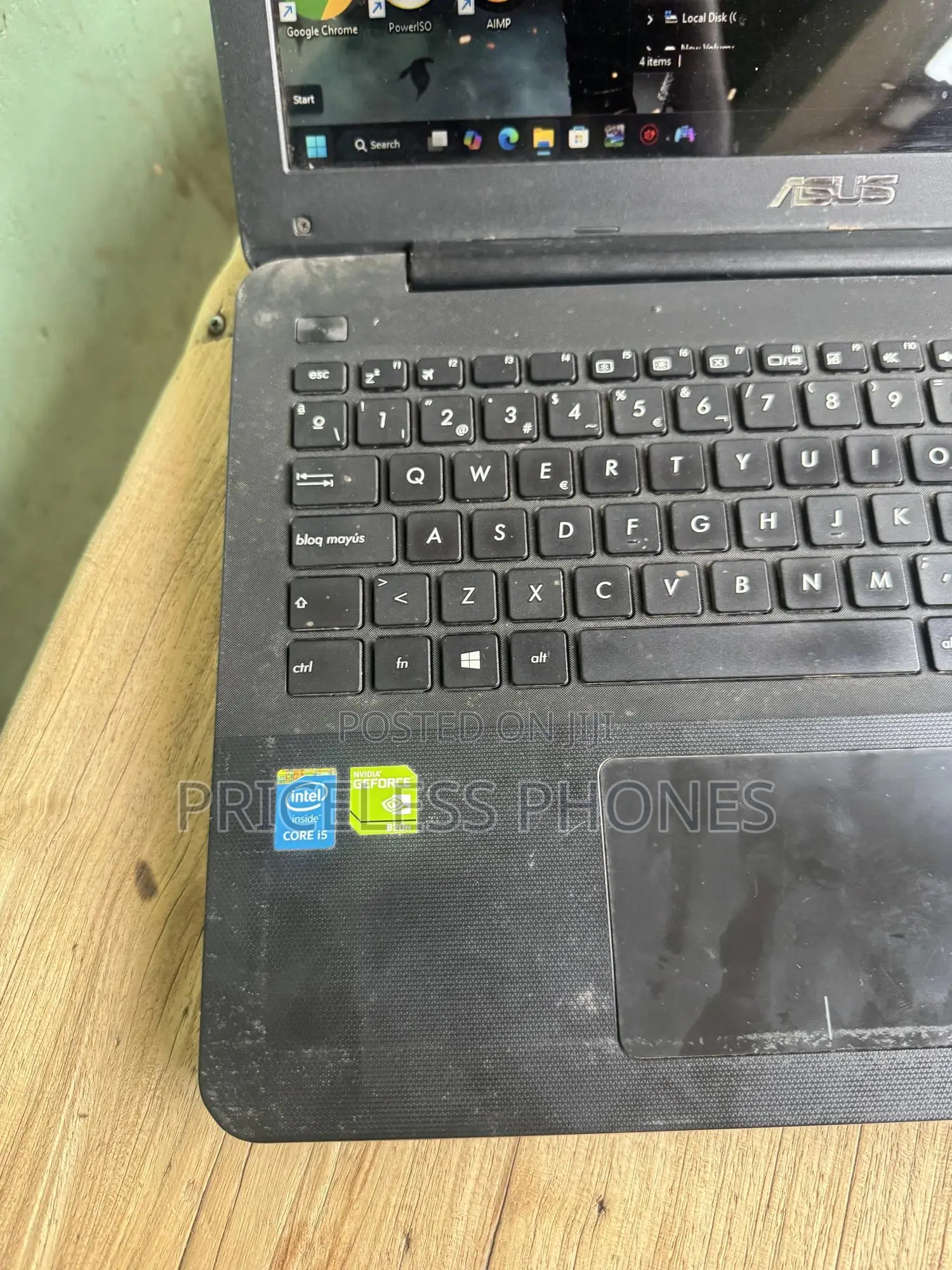 Laptop Asus X555LA 8GB Intel Core i5 HDD 750GB