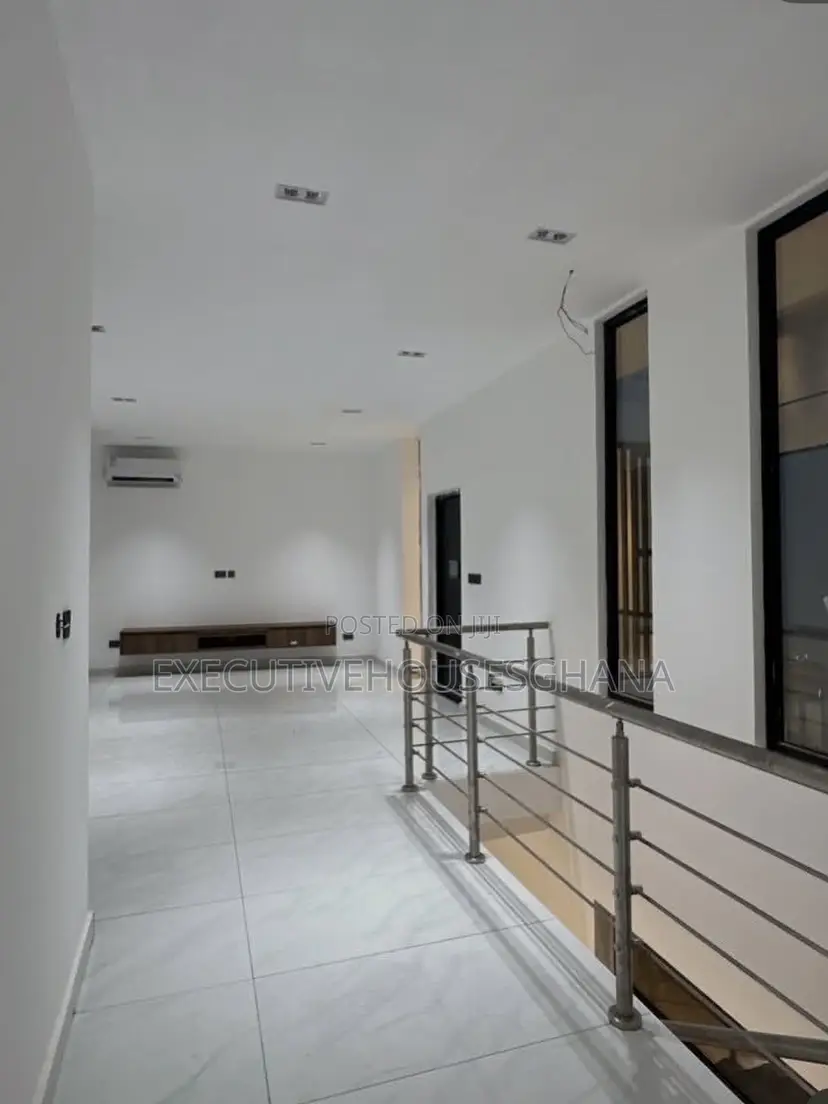 4bdrm House in Oyarifa for sale