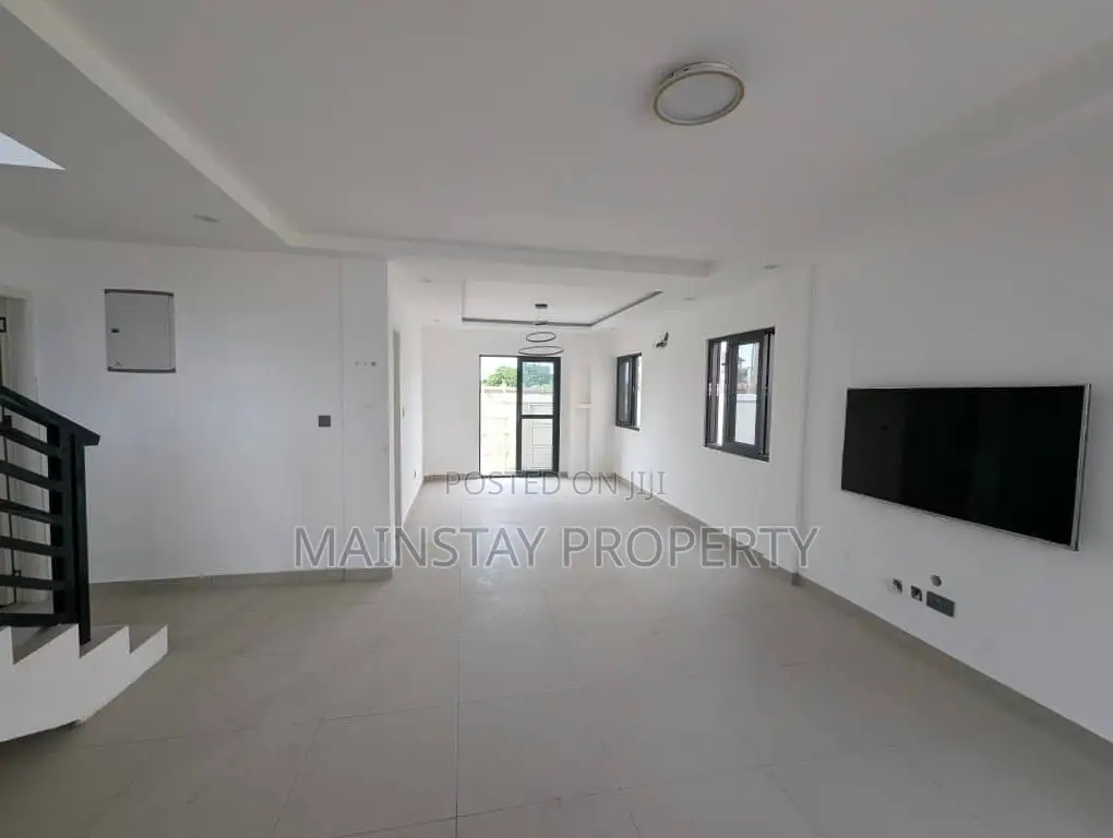 3bdrm House in Achimota for sale