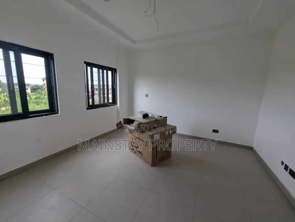 3bdrm House in Achimota for sale