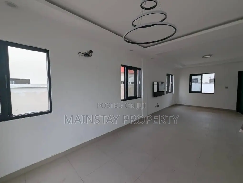 3bdrm House in Achimota for sale