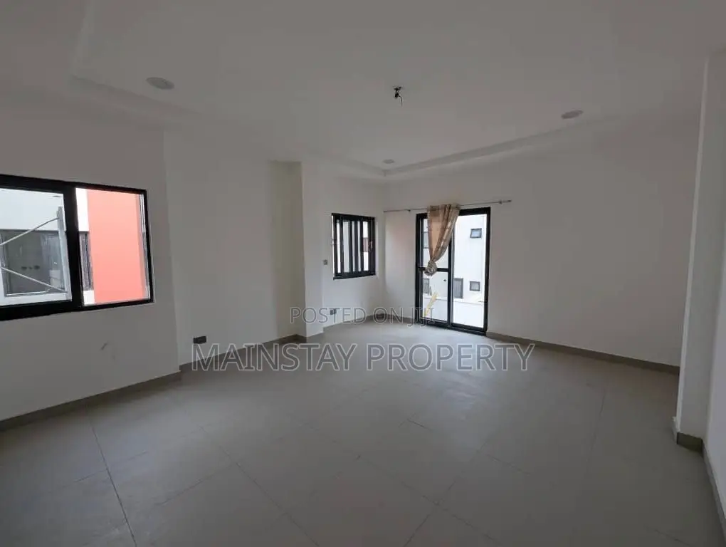 3bdrm House in Achimota for sale