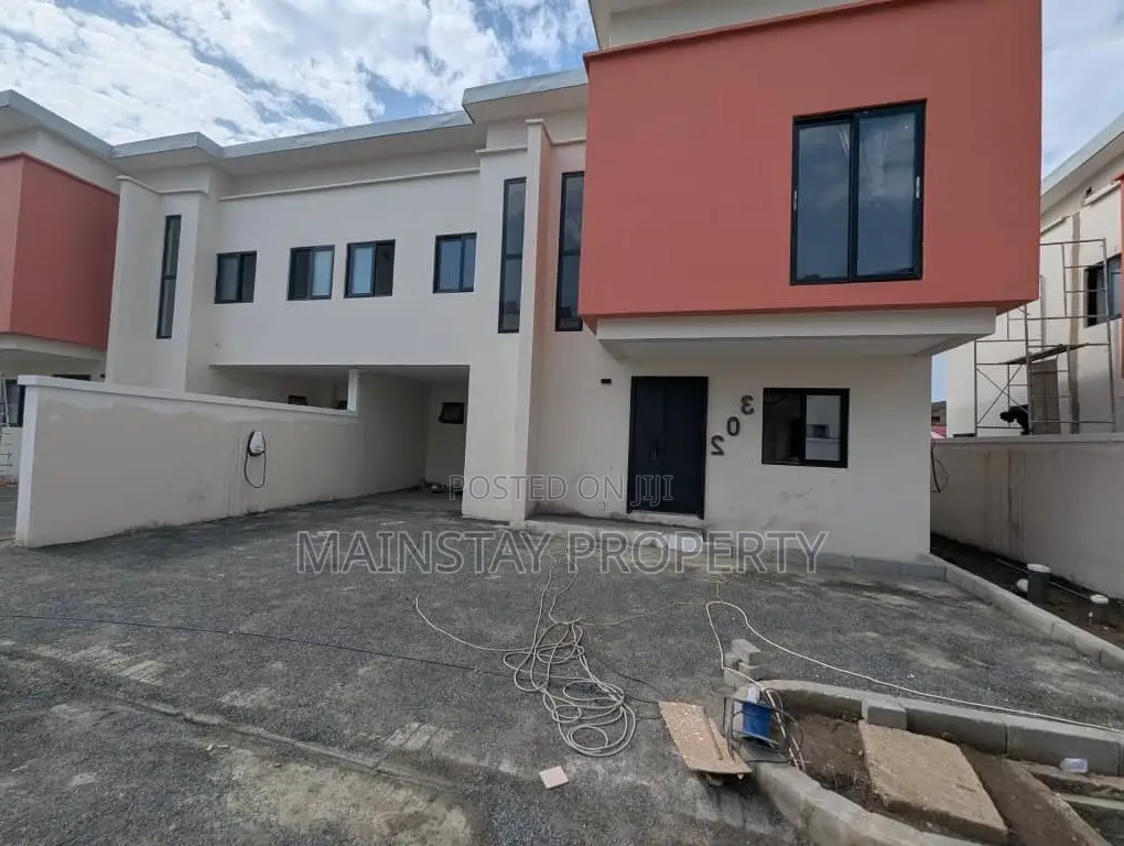 3bdrm House in Achimota for sale