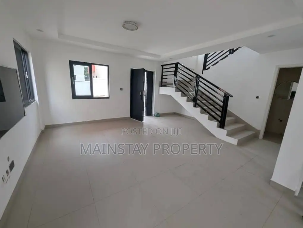 3bdrm House in Achimota for sale