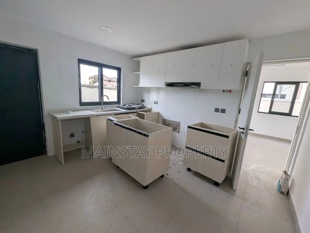 3bdrm House in Achimota for sale