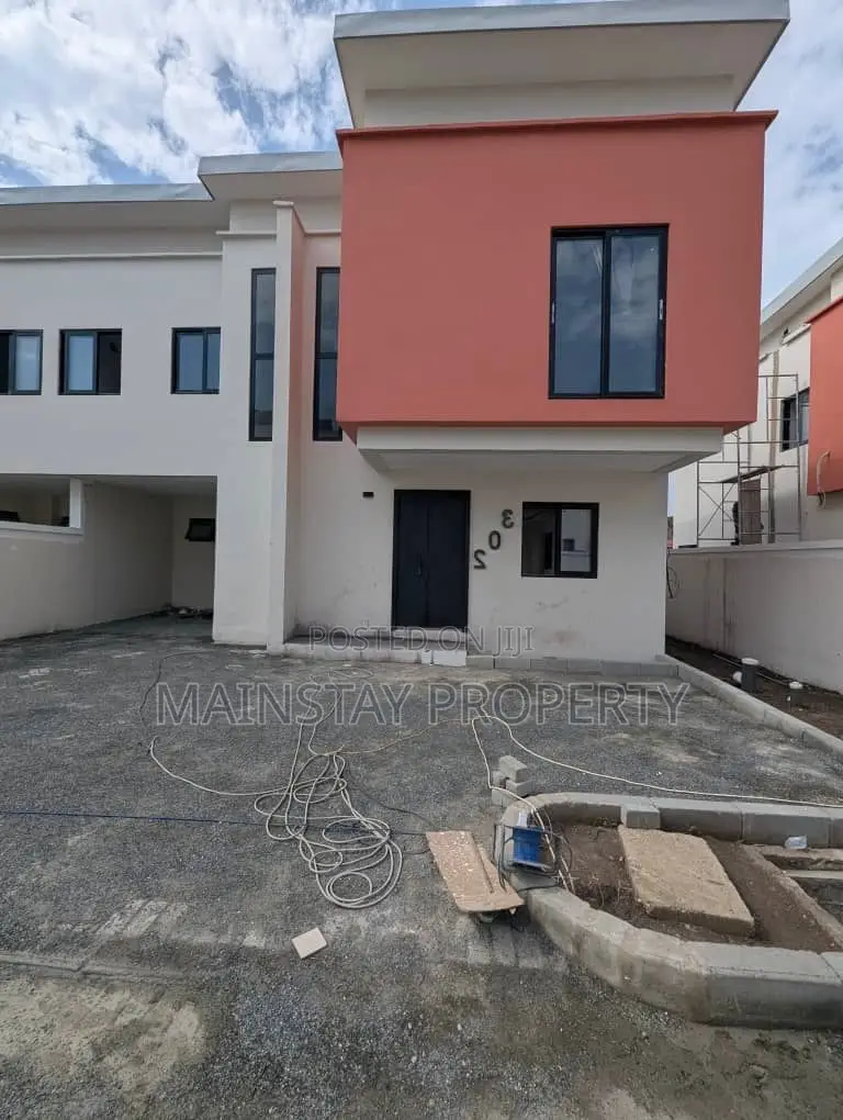 3bdrm House in Achimota for sale