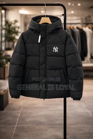 Black Mlb New York Yankees Quilted Puffer Jacket.