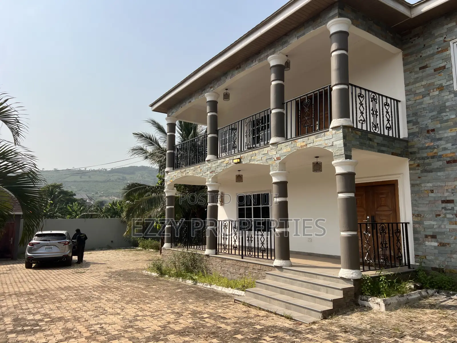5bdrm Duplex in Oyarifa for rent