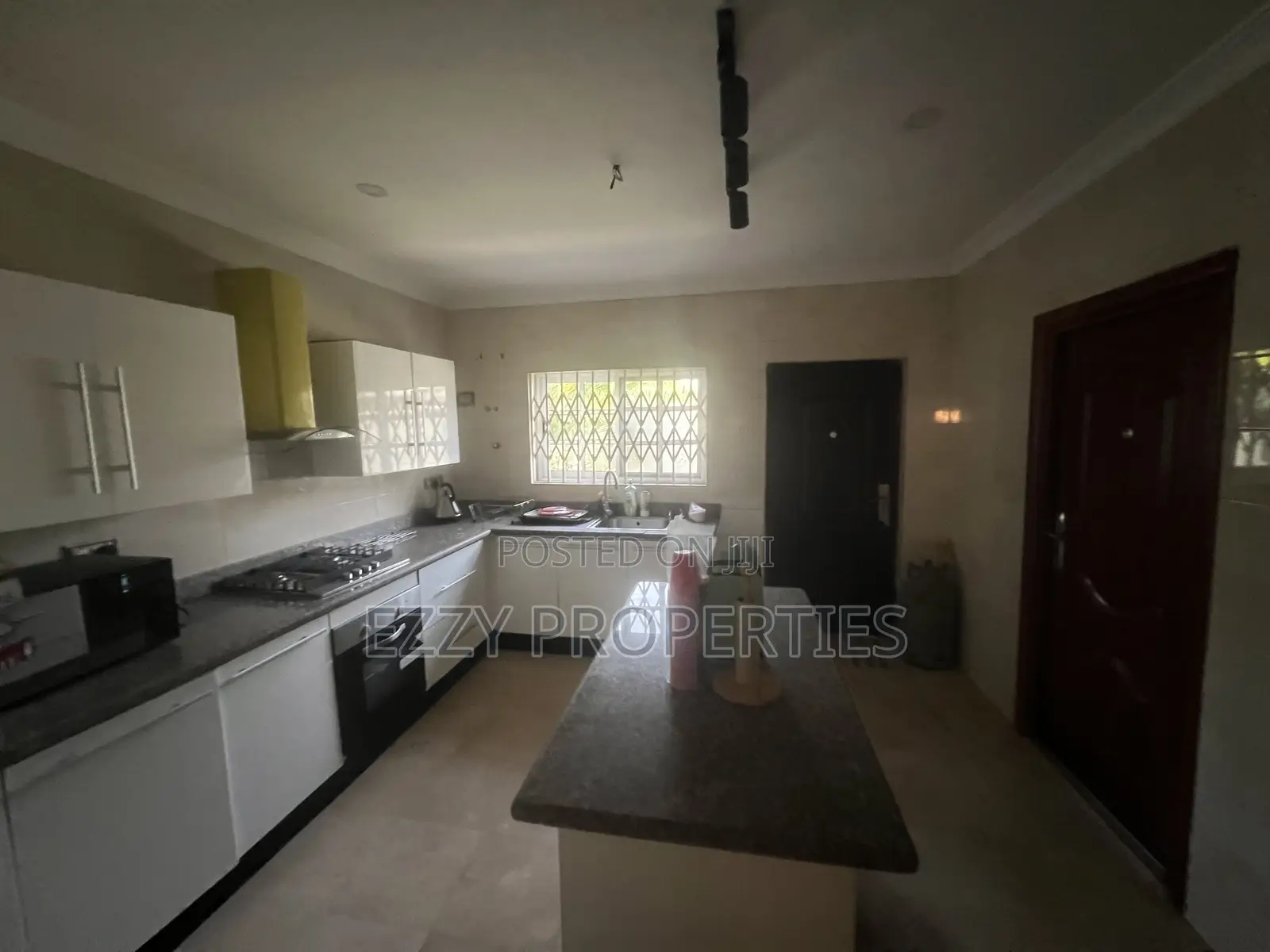 5bdrm Duplex in Oyarifa for rent