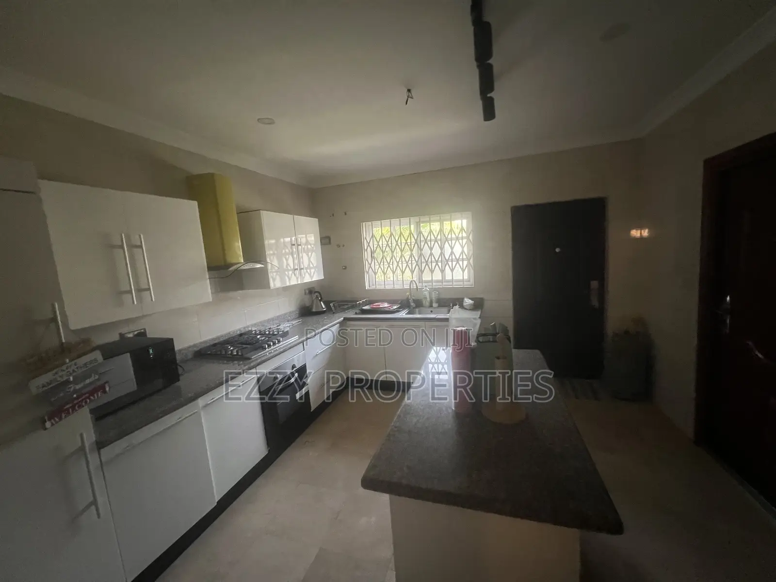5bdrm Duplex in Oyarifa for rent