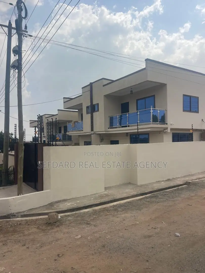 3bdrm House in Ashomang Estate for sale