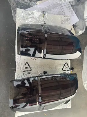 Toyota Tacoma 16-22 Tail Light. Pair