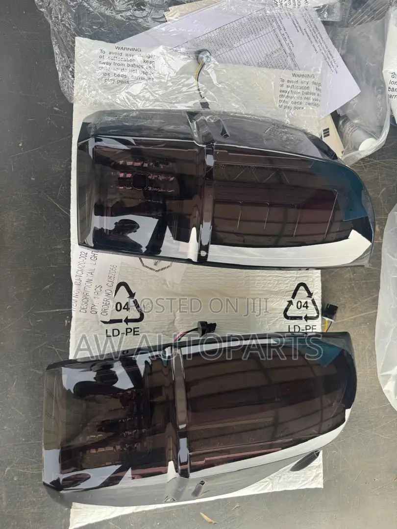 Toyota Tacoma 16-22 Tail Light. Pair