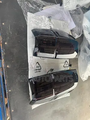 Toyota Tacoma 16-22 Tail Light. Pair