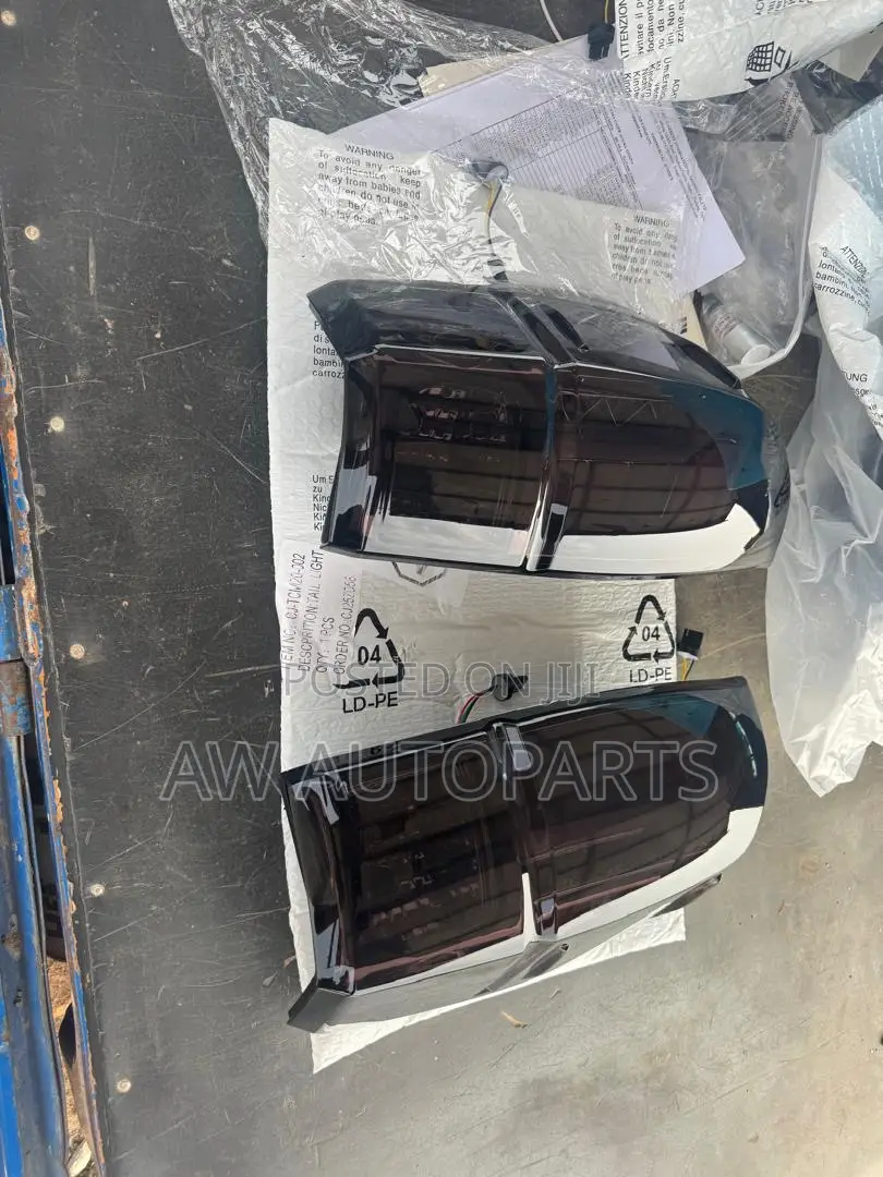 Toyota Tacoma 16-22 Tail Light. Pair