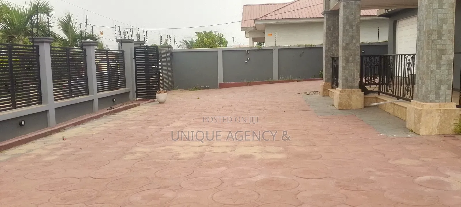 5bdrm Duplex in Spintex for rent