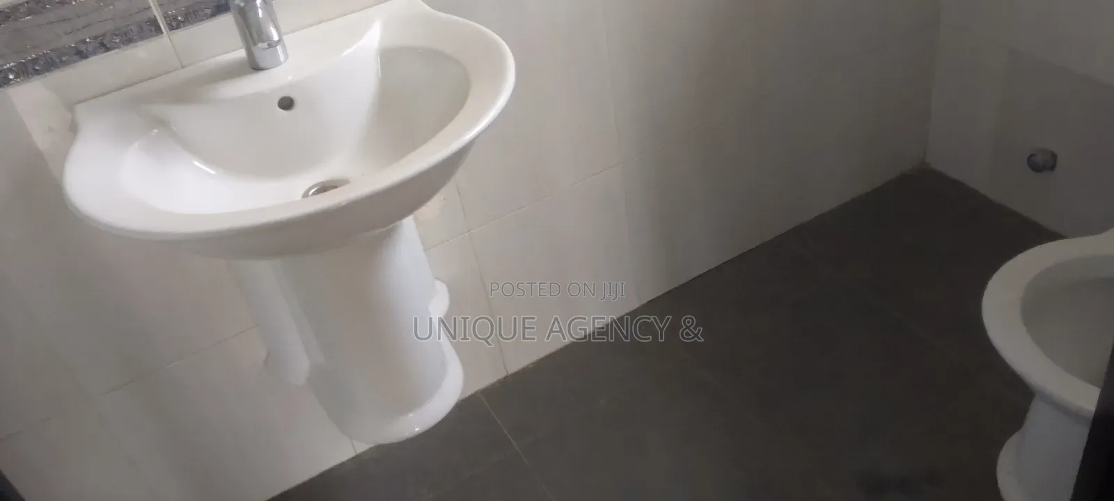 5bdrm Duplex in Spintex for rent