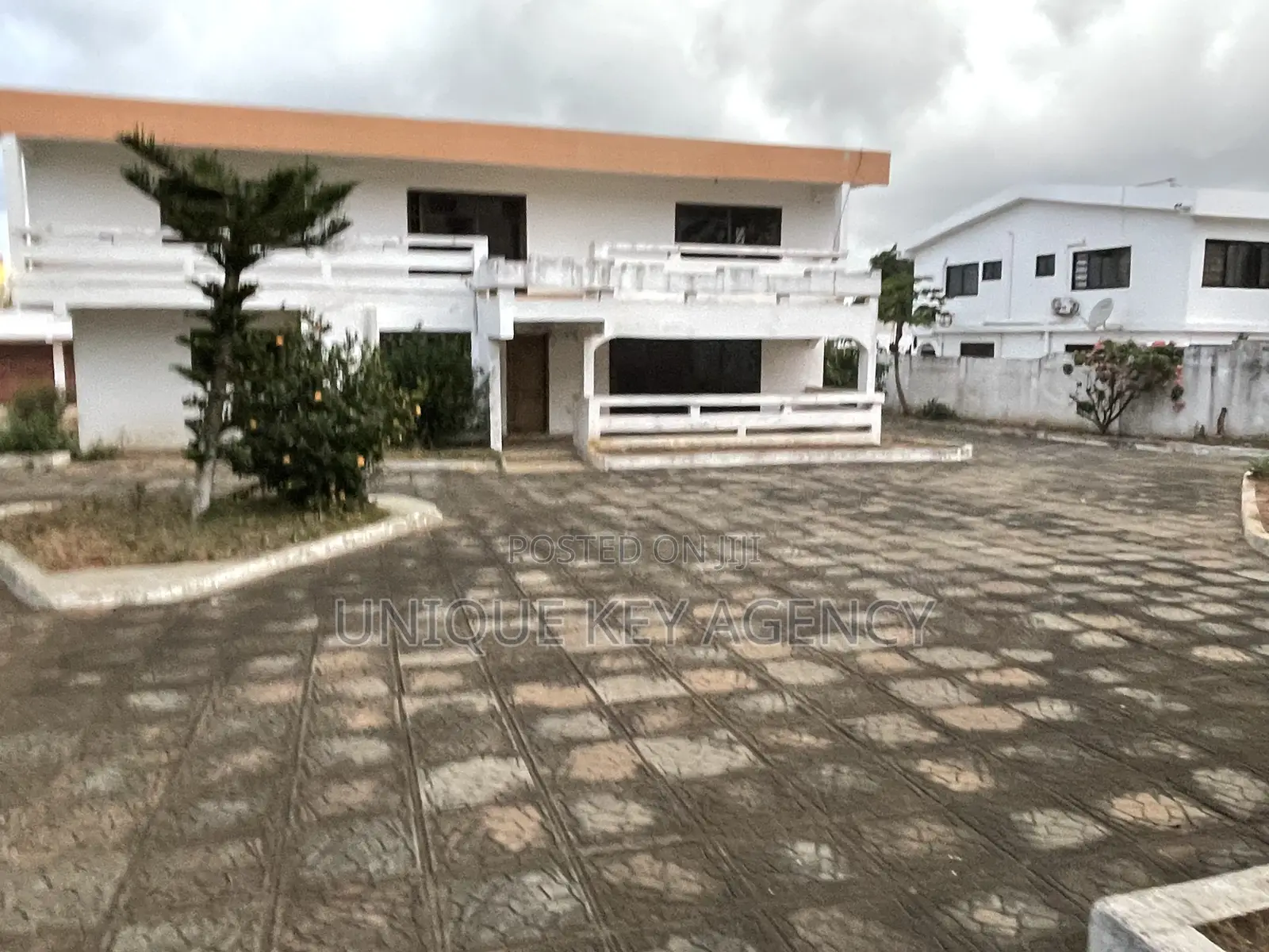 10bdrm House in Unique Key Agency, Tema Metropolitan for sale