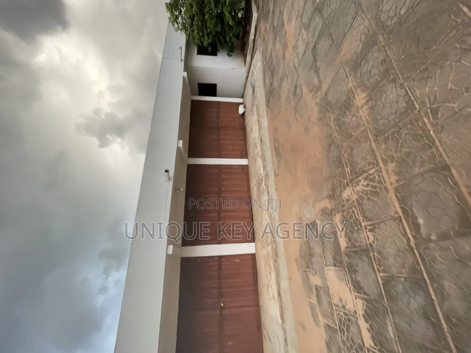 10bdrm House in Unique Key Agency, Tema Metropolitan for sale