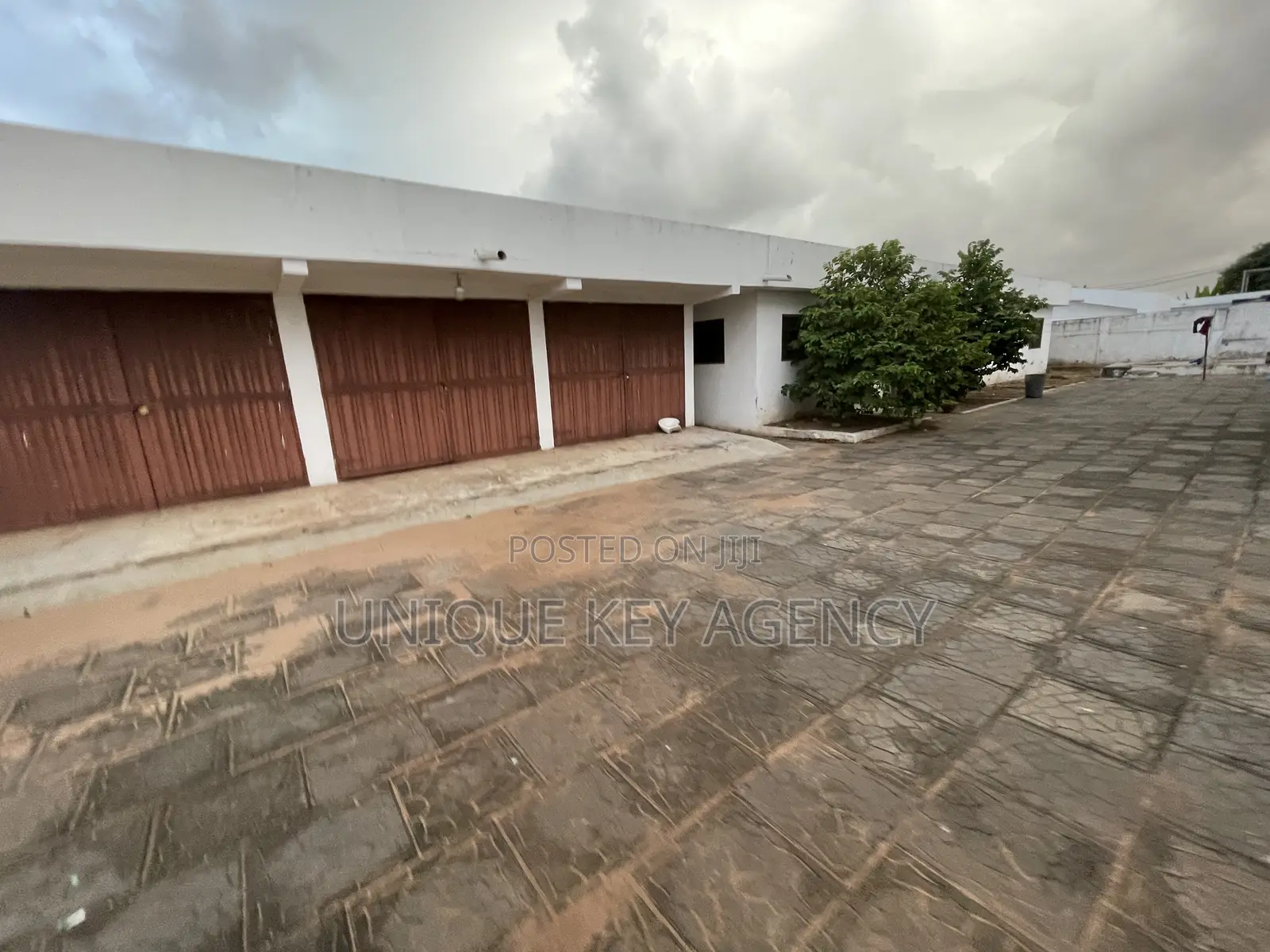 10bdrm House in Unique Key Agency, Tema Metropolitan for sale