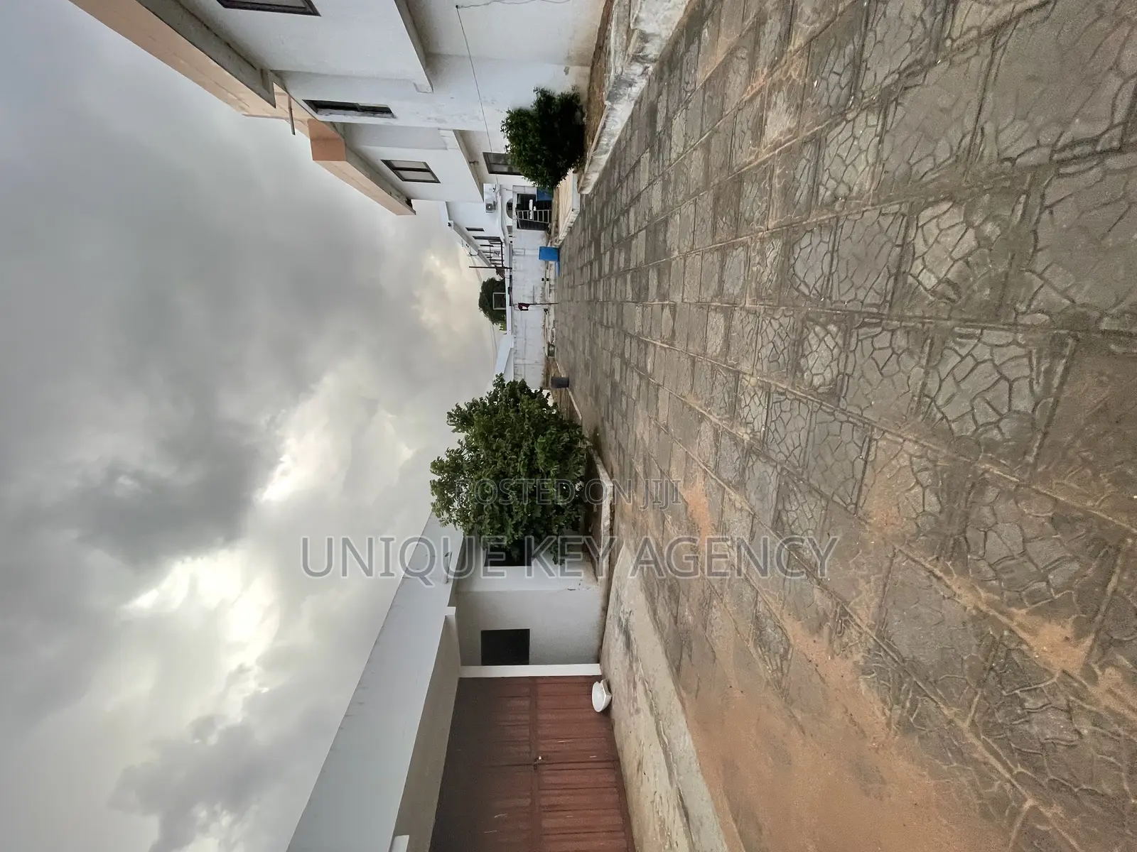 10bdrm House in Unique Key Agency, Tema Metropolitan for sale