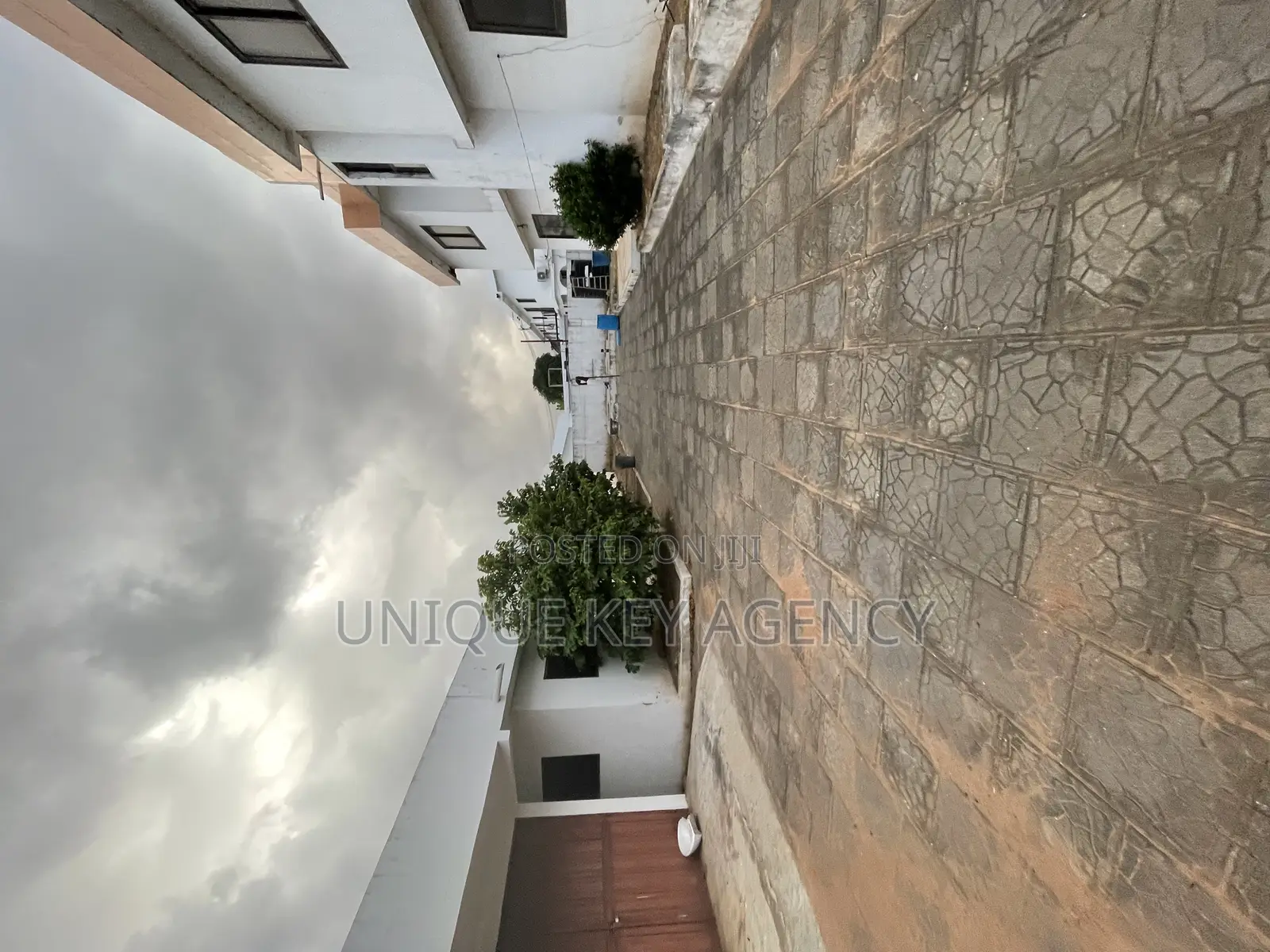 10bdrm House in Unique Key Agency, Tema Metropolitan for sale