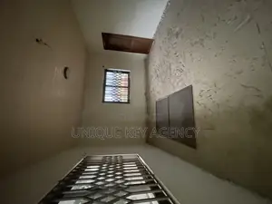 10bdrm House in Unique Key Agency, Tema Metropolitan for sale