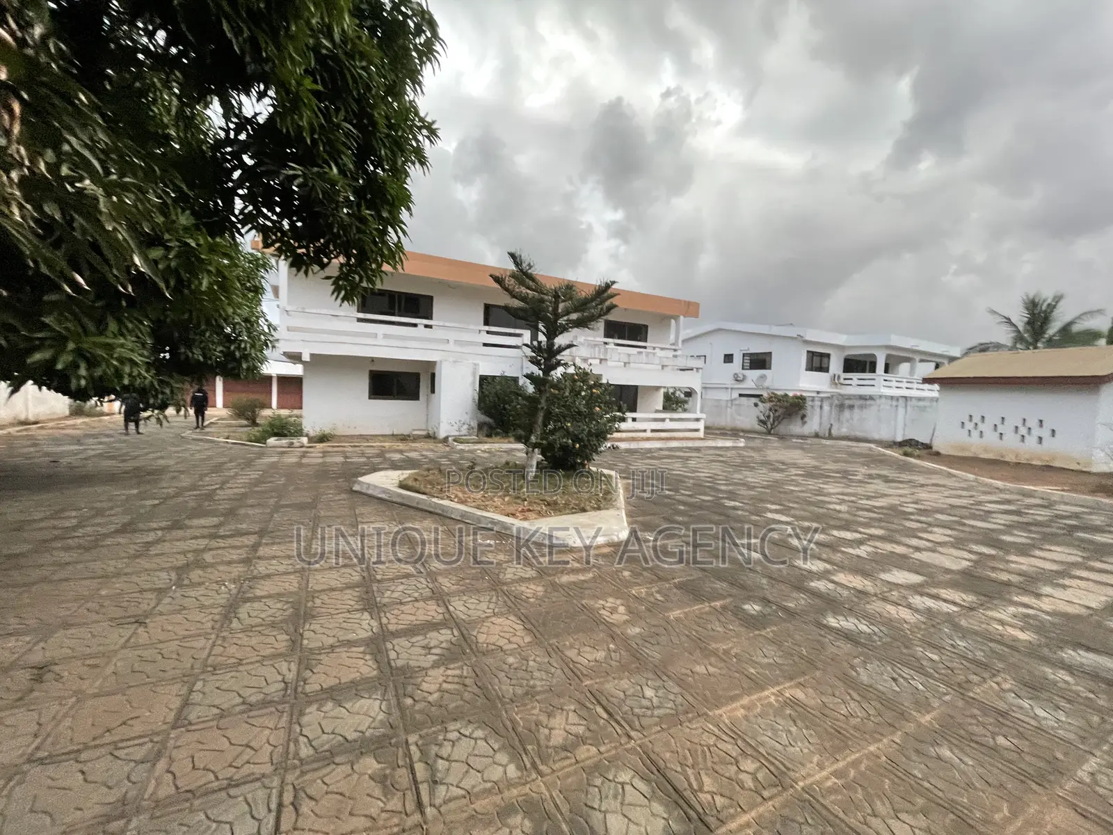 10bdrm House in Unique Key Agency, Tema Metropolitan for sale