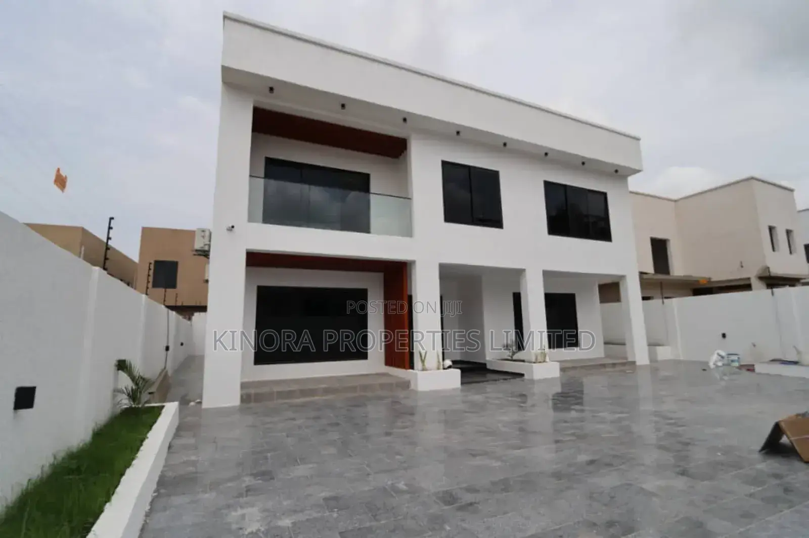 6bdrm Duplex in Spintex for sale