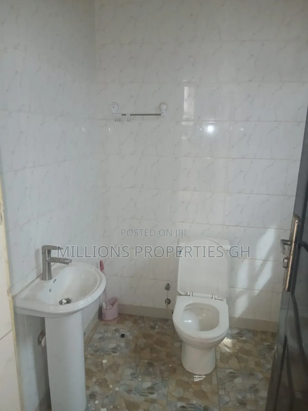 4bdrm House in Millions Properties, Kumasi Metropolitan for sale