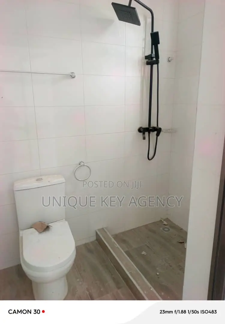 3bdrm House in Unique Key Agency, Sakumono for rent