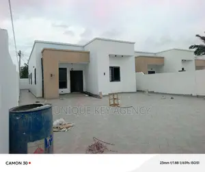 3bdrm House in Unique Key Agency, Sakumono for rent