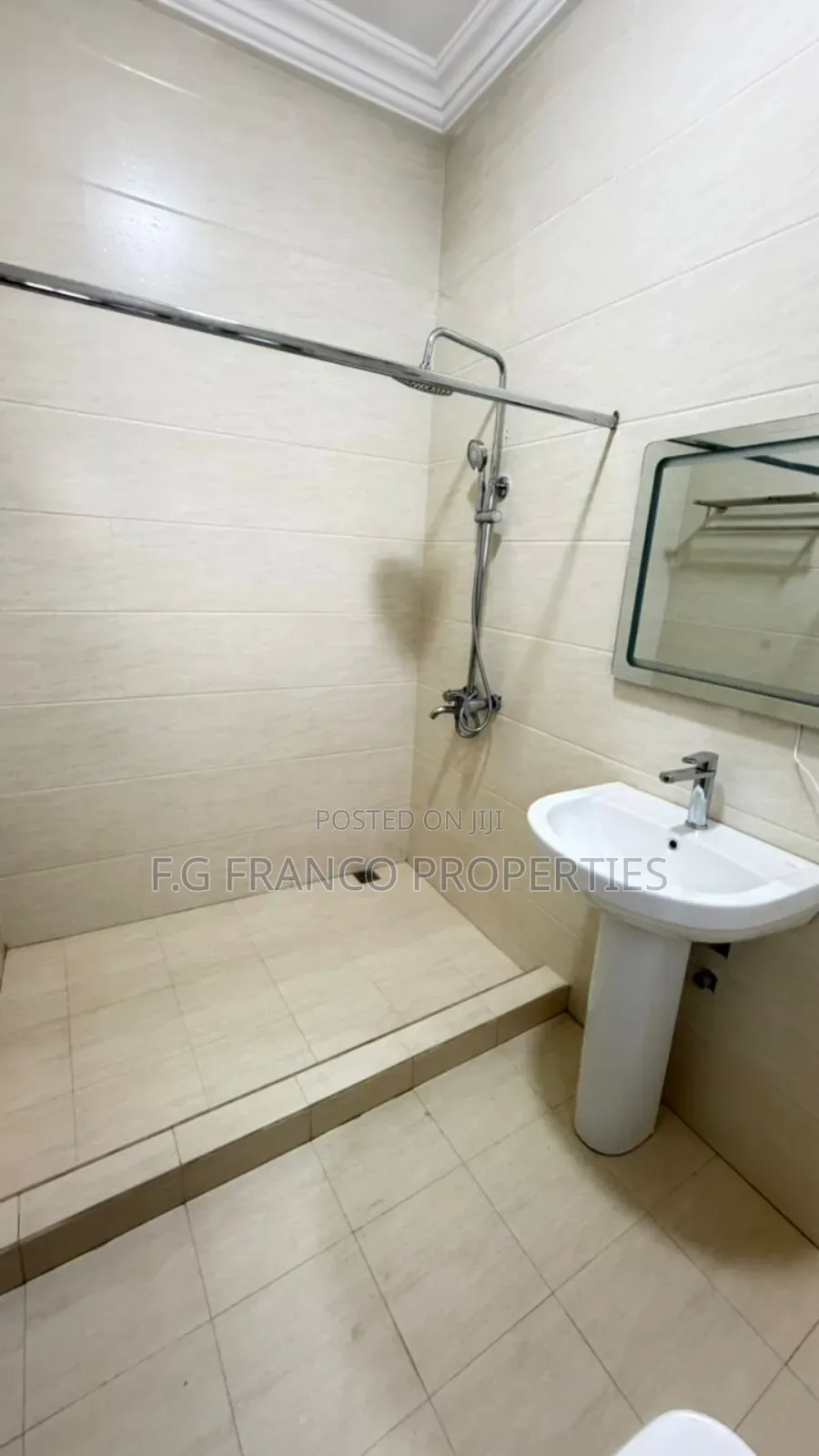 5bdrm House in Kg Franco Properties, Spintex for rent