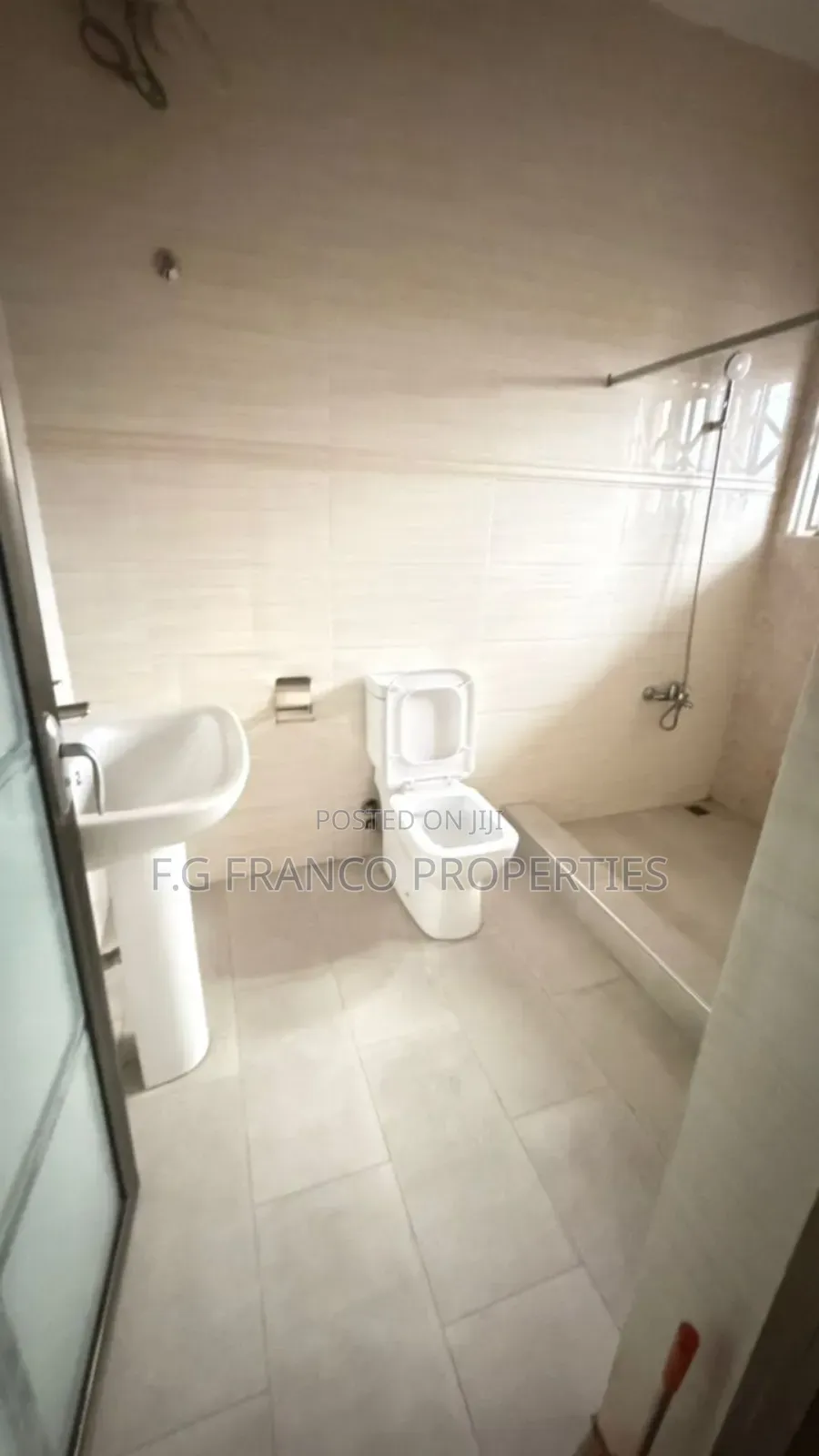 5bdrm House in Kg Franco Properties, Spintex for rent