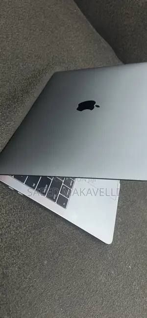 Laptop Apple MacBook Pro 2017 8GB Intel Core i5 SSD 512GB