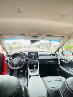 Toyota RAV4 XLE 2021 Orange
