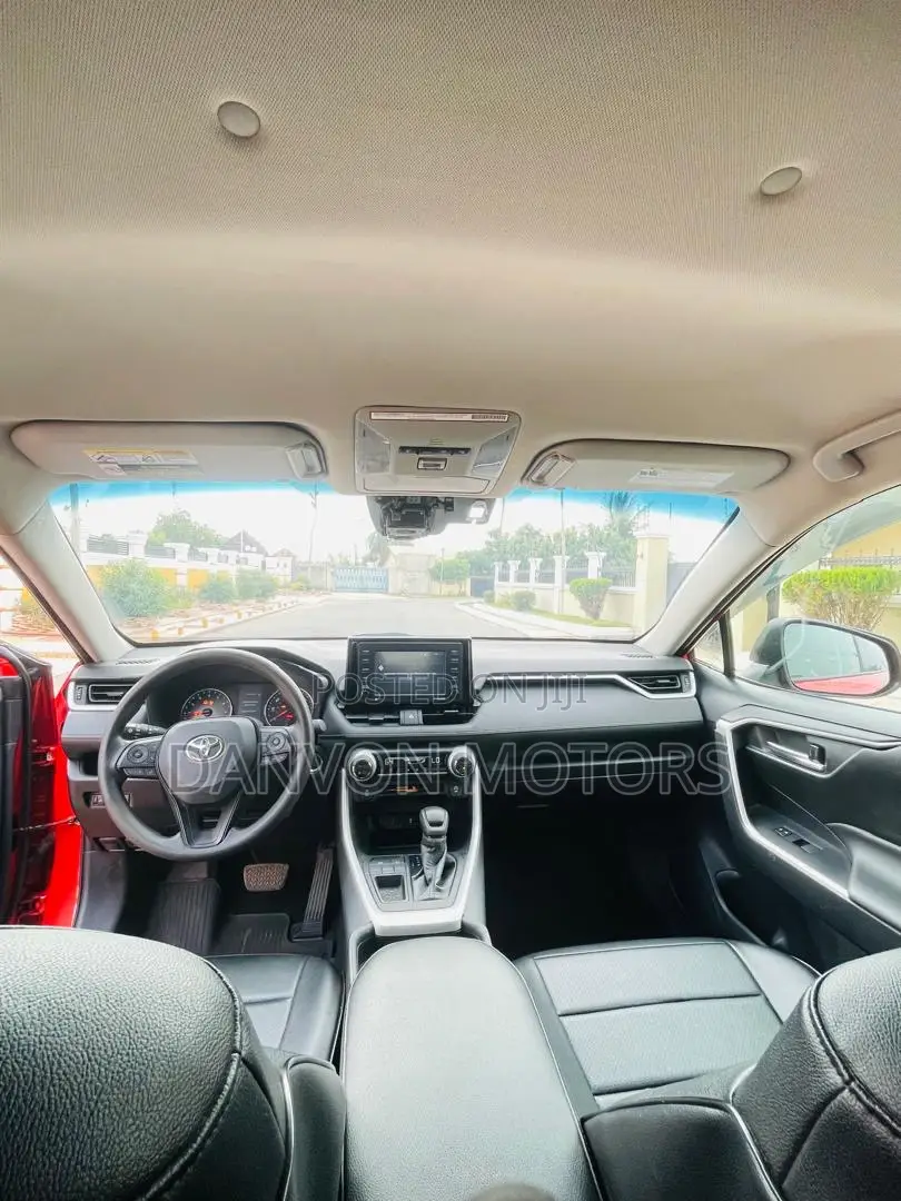 Toyota RAV4 XLE 2021 Orange