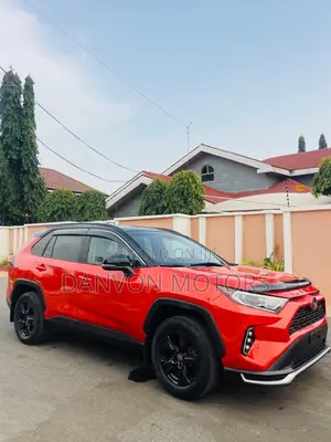 Toyota RAV4 XLE 2021 Orange