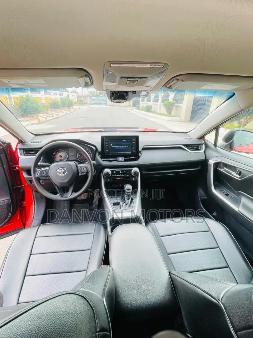 Toyota RAV4 XLE 2021 Orange
