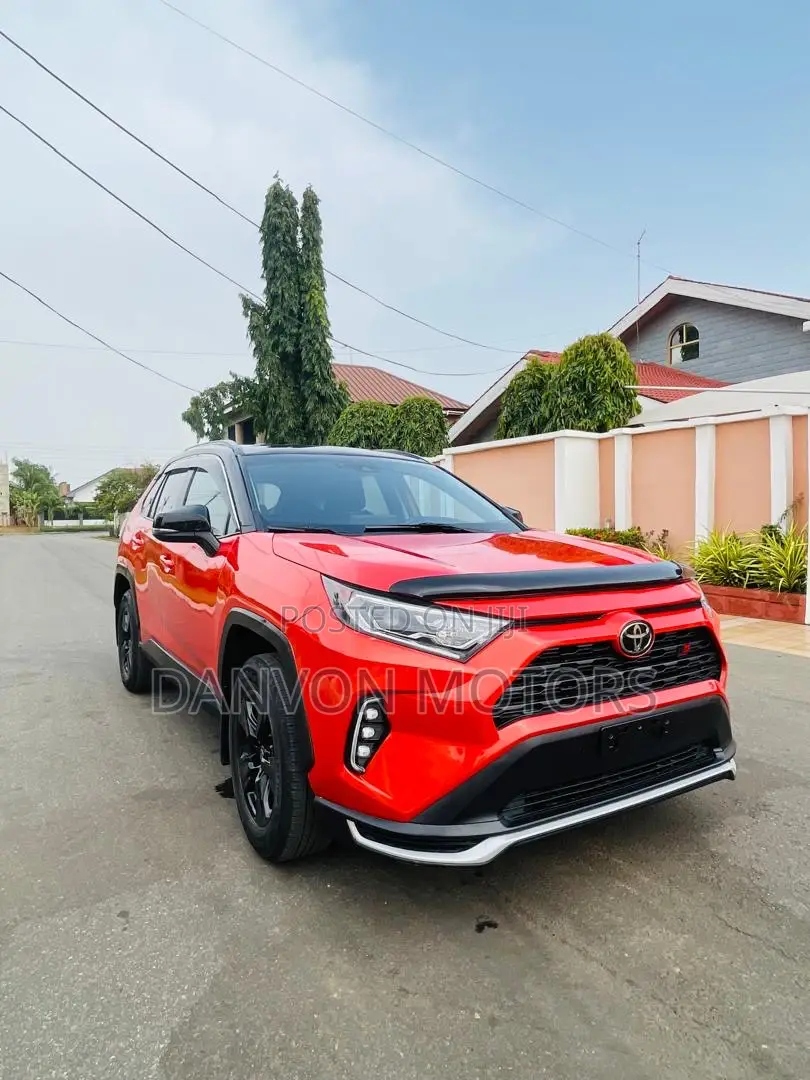 Toyota RAV4 XLE 2021 Orange